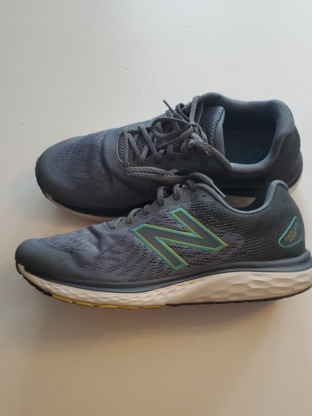 New Balance Men's Gray Running Shoes with Teal Logo